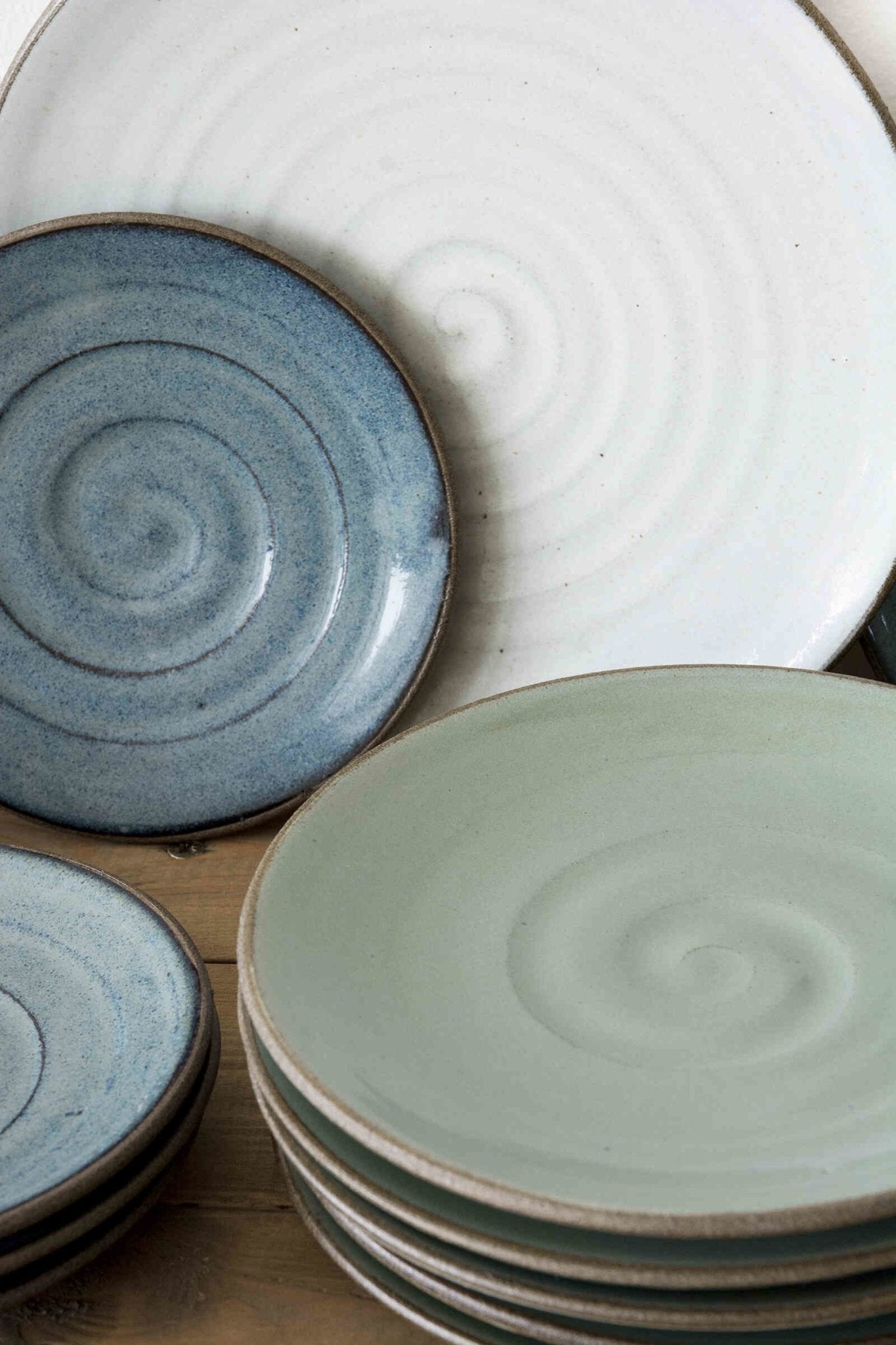 Colorful Dinnerware Set - RAMIREZ ZANOTTY- plates