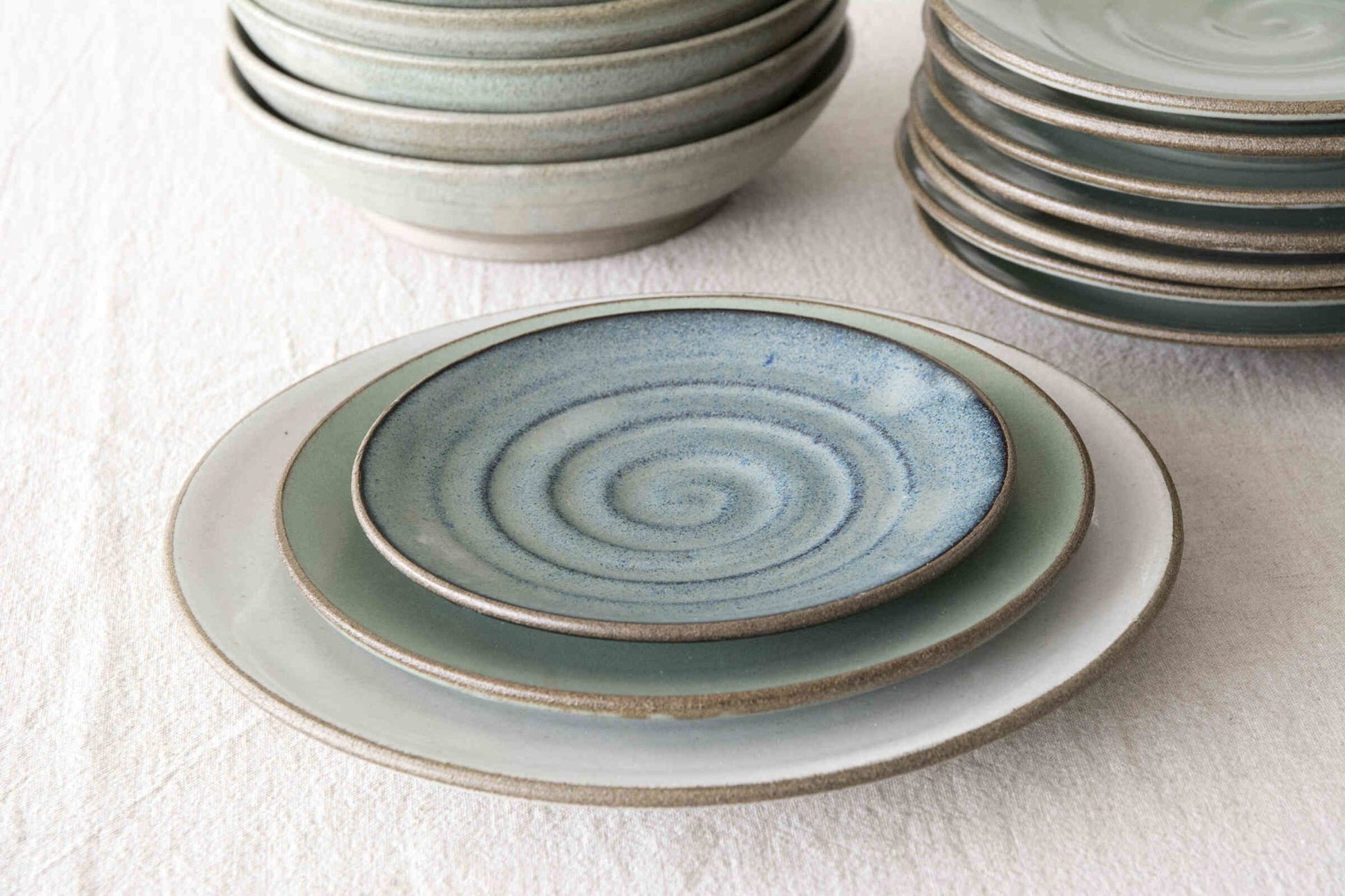 Colorful Dinnerware Set - RAMIREZ ZANOTTY- plates