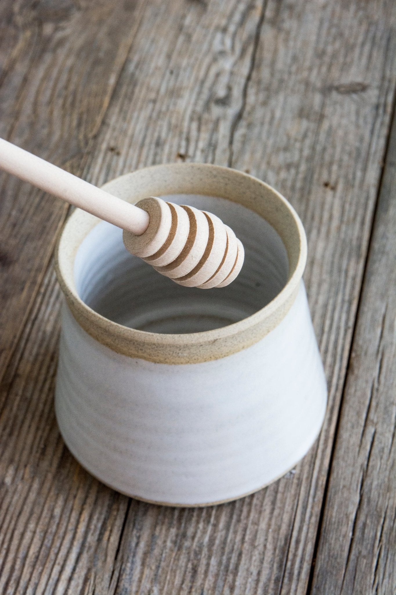 Honey Pot with Wooden Dipper - RAMIREZ ZANOTTY- Honey pot
