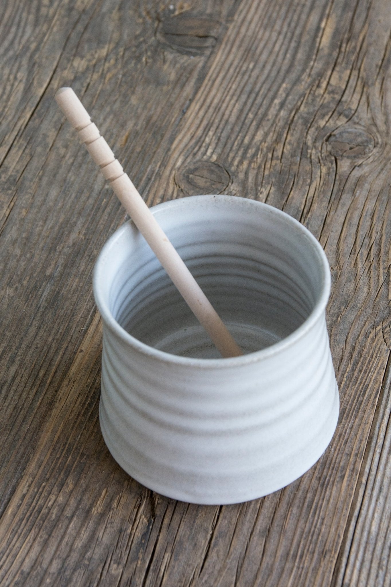 Honey Pot with Wooden Dipper - RAMIREZ ZANOTTY- Honey pot