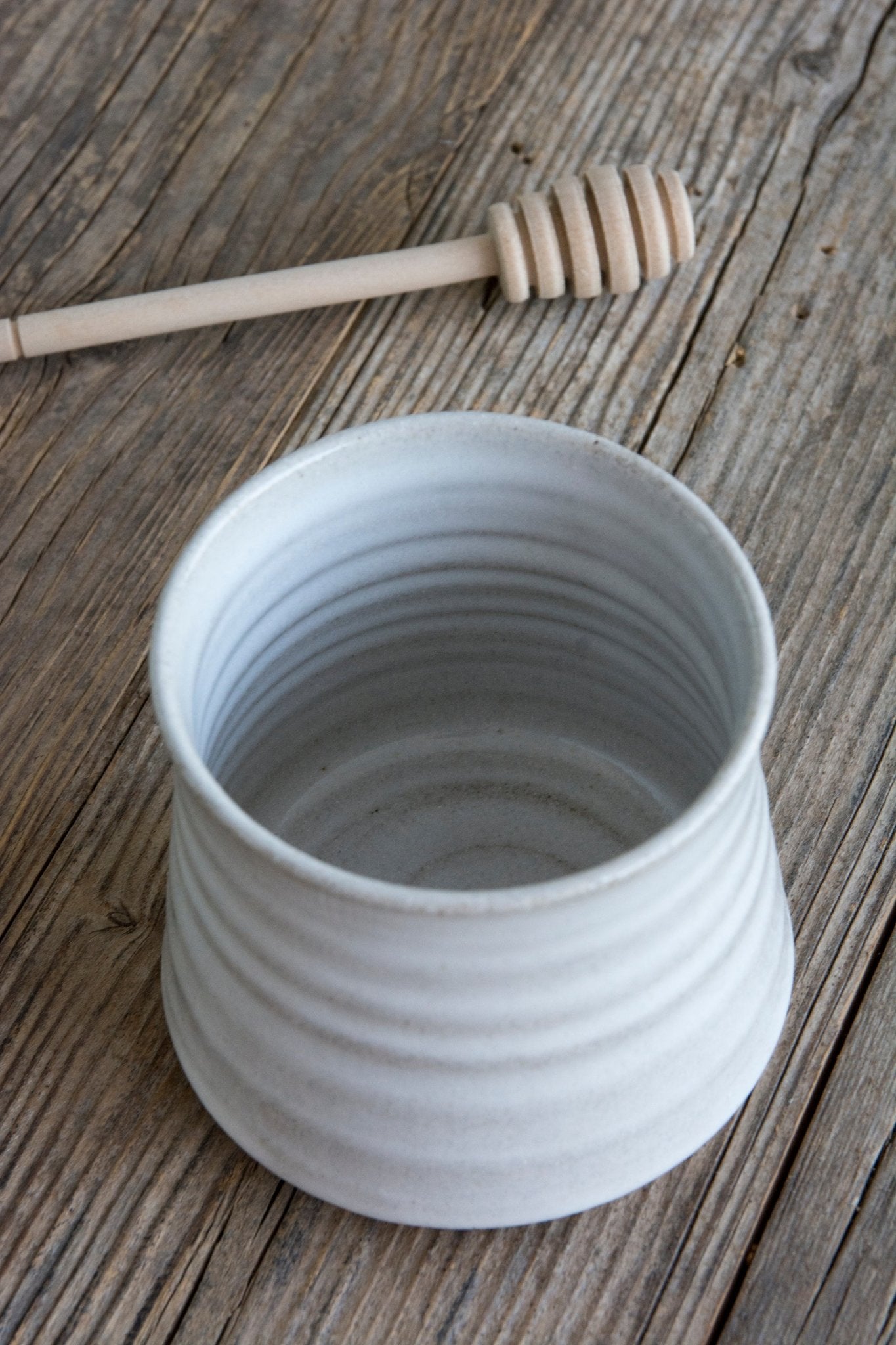 Honey Pot with Wooden Dipper - RAMIREZ ZANOTTY- Honey pot
