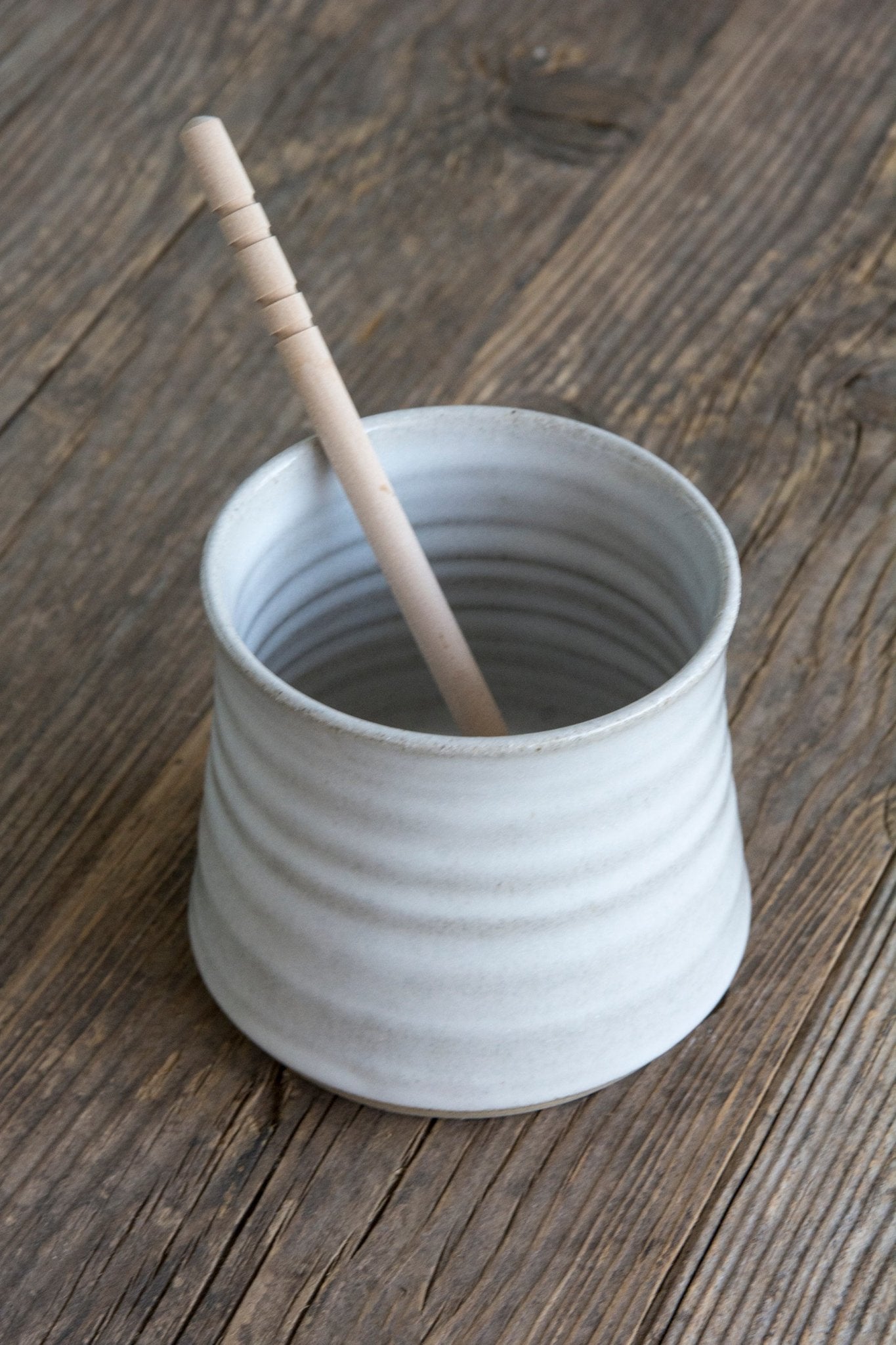 Honey Pot with Wooden Dipper - RAMIREZ ZANOTTY- Honey pot