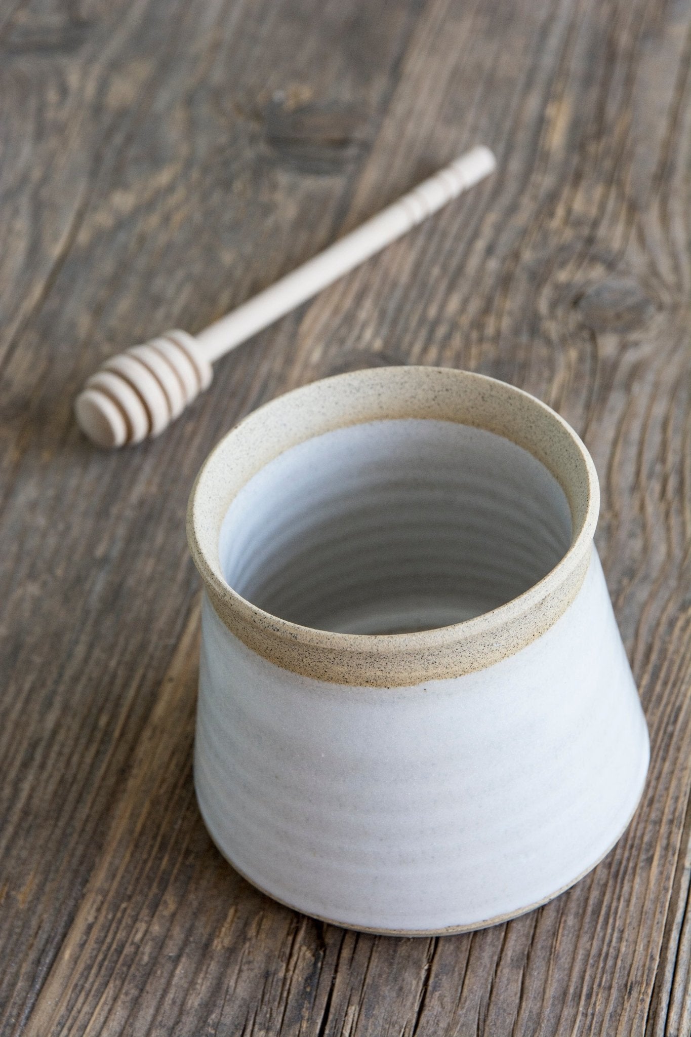 Honey Pot with Wooden Dipper - RAMIREZ ZANOTTY- Honey pot