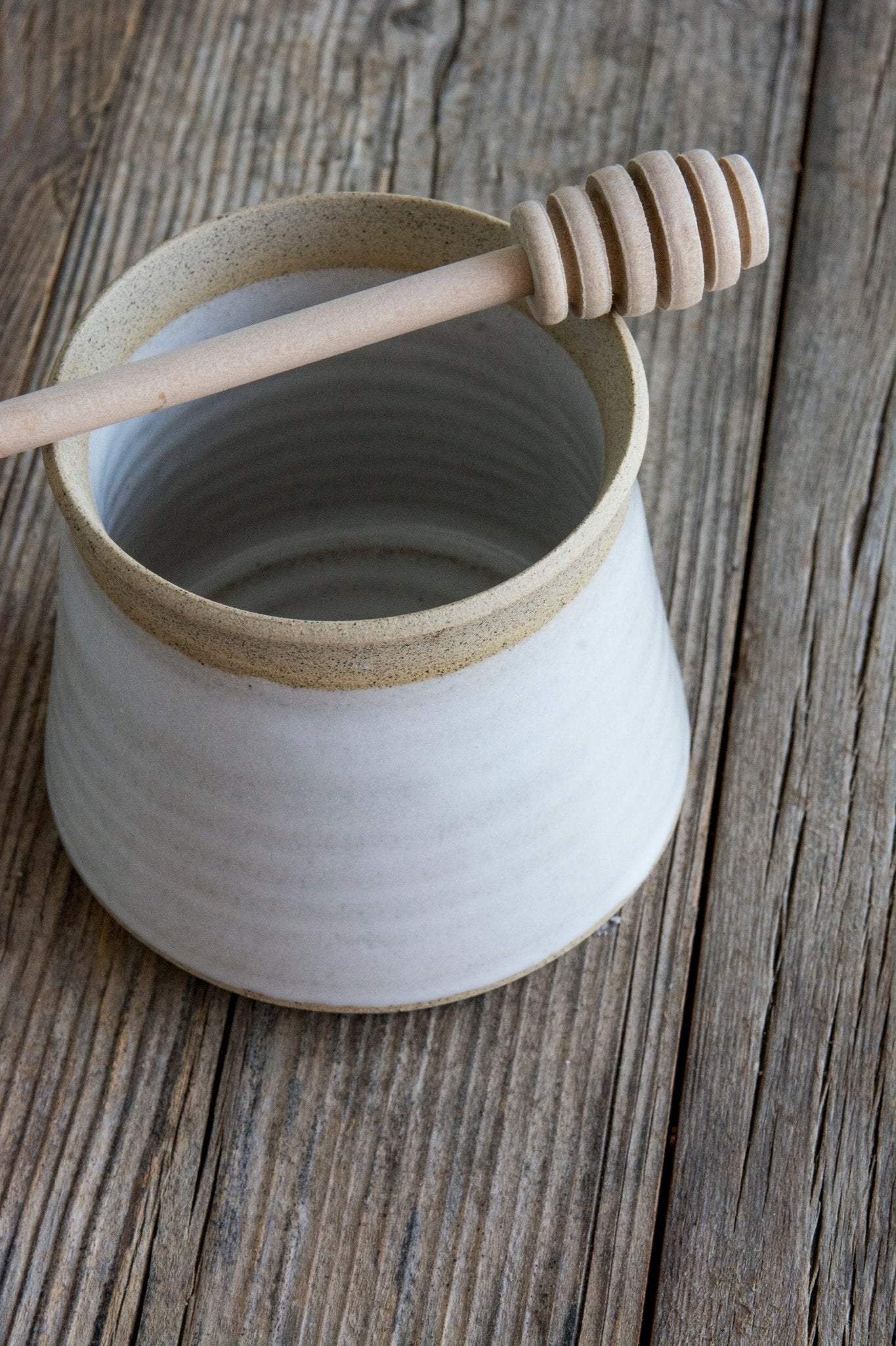 Honey Pot with Wooden Dipper - RAMIREZ ZANOTTY- Honey pot