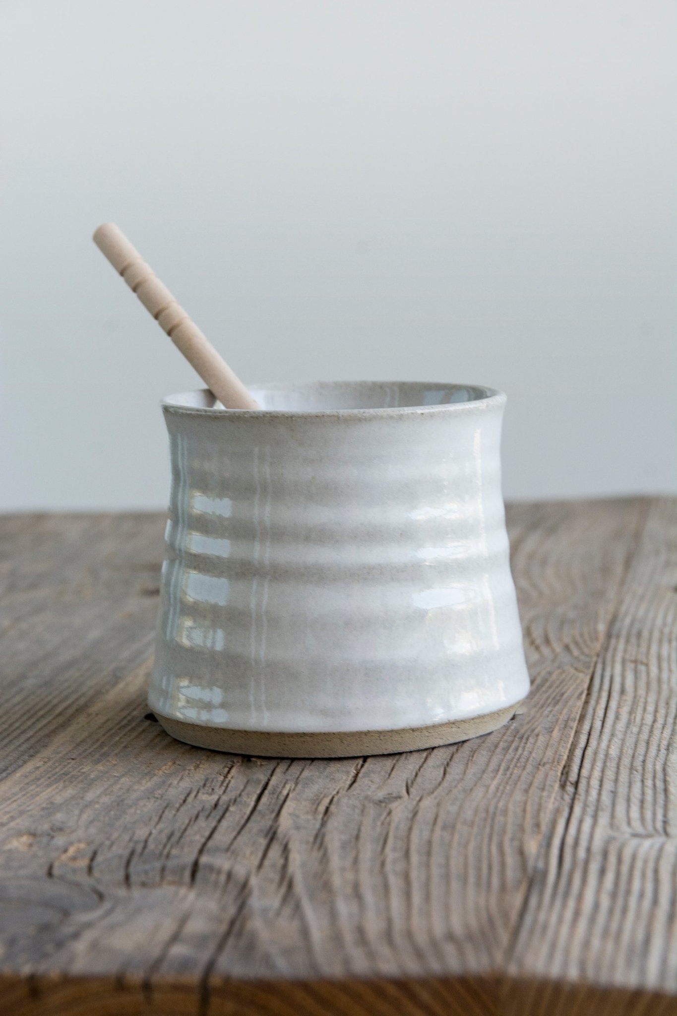 Honey Pot with Wooden Dipper - RAMIREZ ZANOTTY- Honey pot