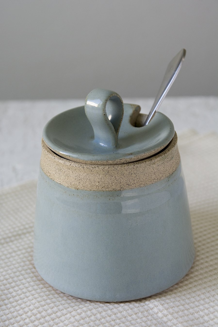 Light Blue Pottery Honeypot - RAMIREZ ZANOTTY - Honey dish