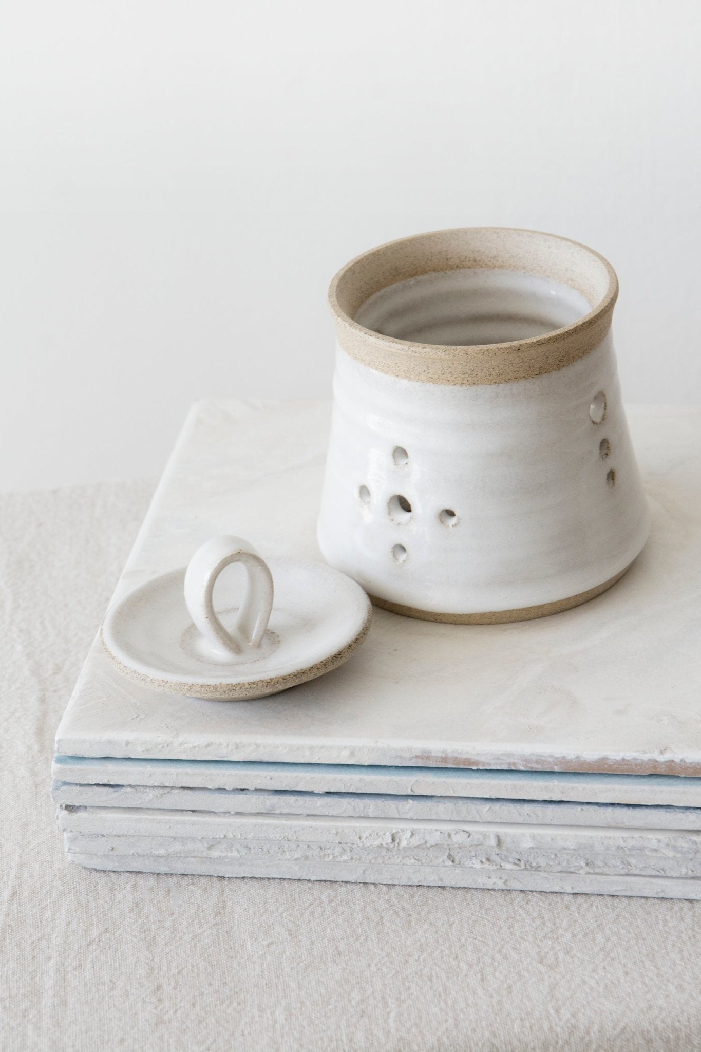 Pottery Garlic Storage - RAMIREZ ZANOTTY-