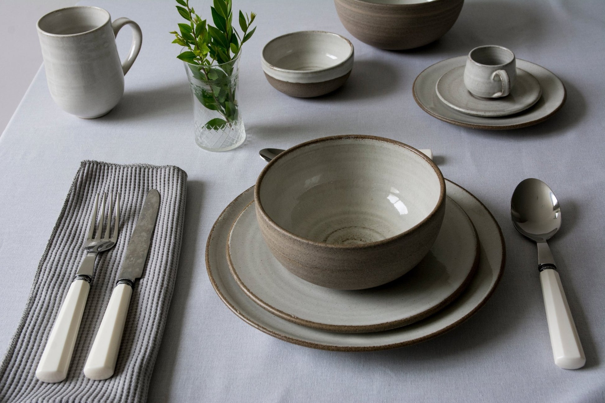 Rustic Dinnerware Place Setting, 3 Piece - RAMIREZ ZANOTTY - plates