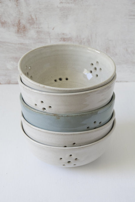 White Ceramic Berry Colander - RAMIREZ ZANOTTY - colander